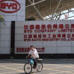 El gigante chino de vehículos eléctricos BYD registra un gran salto en las ganancias trimestrales, las acciones suben