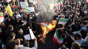 El líder supremo de Irán culpa a Estados Unidos e Israel por las protestas de Mahsa Amini