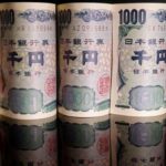 Frágil yen prueba mínimo de 1998, libra esterlina cautelosamente estable
