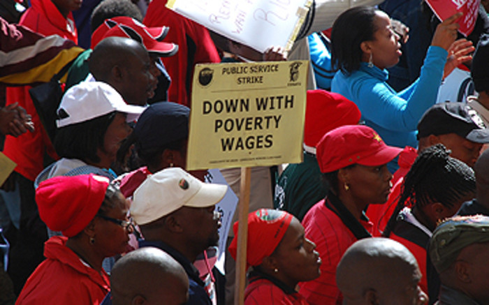 Gobierno da fecha límite a sindicatos de servicios públicos para oferta salarial