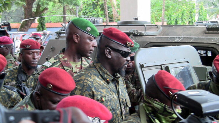 La junta de Guinea acuerda volver al gobierno civil en dos años