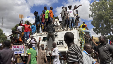Los golpistas de Burkina Faso piden el fin de la violencia en la embajada de Francia en Uagadugú
