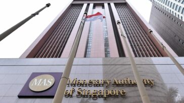 MAS endurece política monetaria por quinta vez en un año para frenar inflación