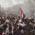 Manifestante sudanés asesinado en represión por aniversario del golpe