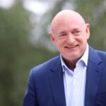 Mark Kelly supera a Blake Masters antes de las elecciones parciales