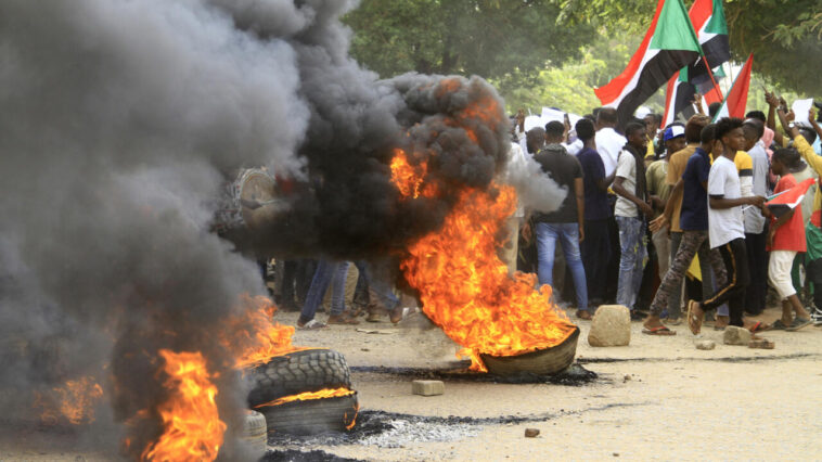 Miles salen a las calles en Sudán tras enfrentamientos tribales mortales