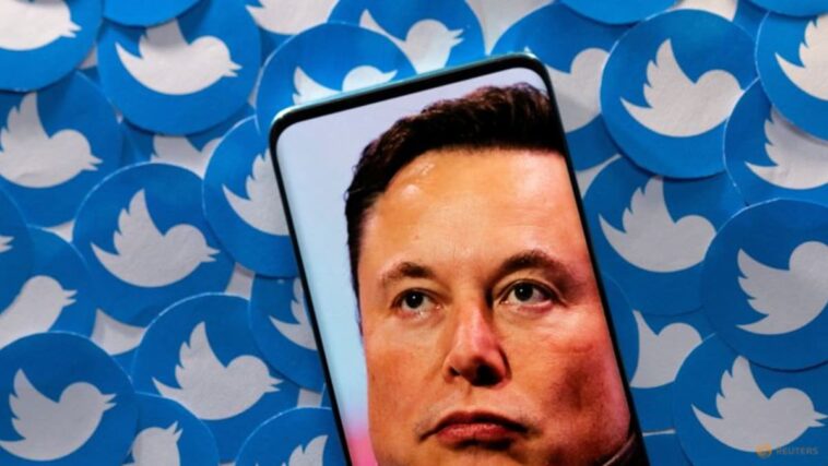 Musk dice estar emocionado por el acuerdo de Twitter a pesar de haber pagado de más