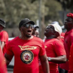 Miembros de Satawu durante una huelga de Transnet en Pretoria el miércoles 12 de octubre de 2022. Imagen: Rejoice Ndlovu/Eyewitness News.