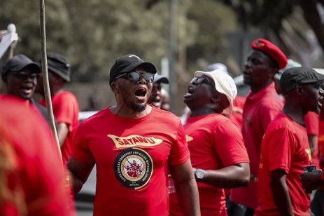 Miembros de Satawu durante una huelga de Transnet en Pretoria el miércoles 12 de octubre de 2022. Imagen: Rejoice Ndlovu/Eyewitness News.