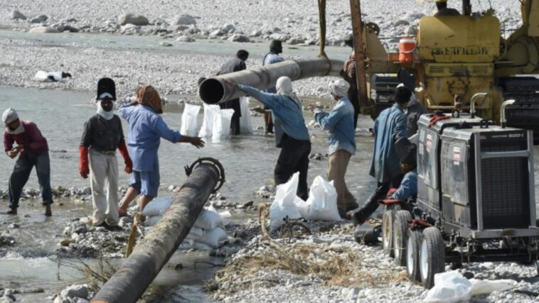 Pakistán promete reformas del FMI ya que los daños por inundaciones se estiman en más de US $ 16 mil millones