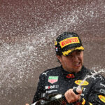 Pérez de Red Bull gana el Gran Premio de Singapur, Verstappen séptimo