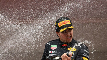 Pérez de Red Bull gana el Gran Premio de Singapur, Verstappen séptimo