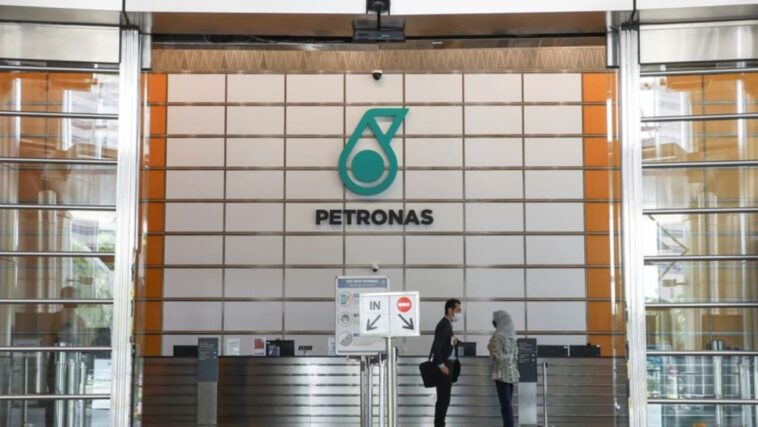 Petronas declara fuerza mayor en suministro de gas a Malaysia LNG -Mitsubishi