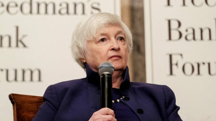 Yellen dice que las inversiones en chips e investigación impulsarán la capacidad económica de EE. UU.