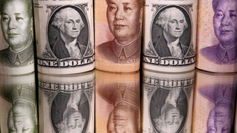 Yuan de China en camino a la racha de pérdidas mensual más larga desde 1994