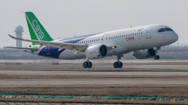 Avión de fuselaje estrecho C919 de China recibe aprobación regulatoria para producción en masa