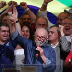 Camioneros de Brasil protestan contra la victoria electoral de Lula mientras Bolsonaro permanece en silencio