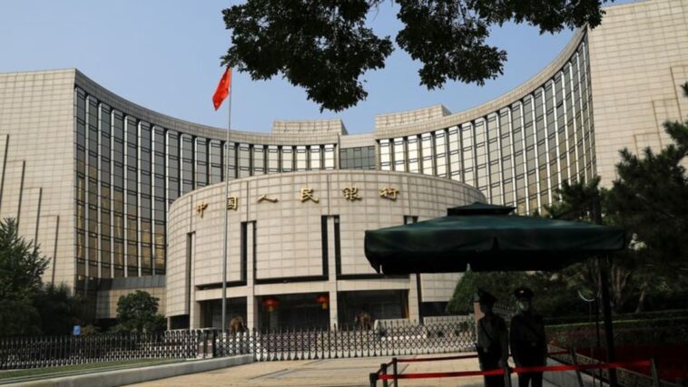 China debe establecer un objetivo de crecimiento económico para 2023 no inferior al 5%: asesor del banco central