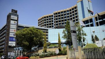 Diputados critican falta de funcionamiento de directorio en la SABC, más de un mes después