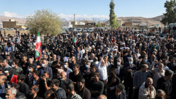 Furiosos funerales provocan nuevas protestas en Irán