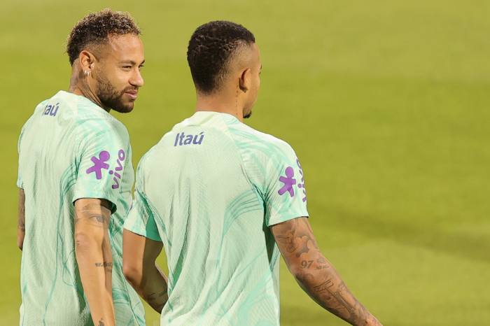 Neymar, a la izquierda, y Gabriel Jesús en un entrenamiento para Brasil