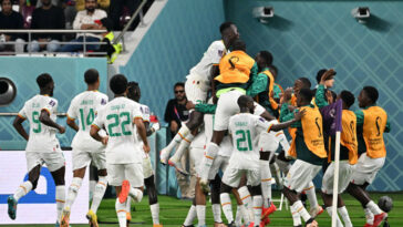 Koulibaly hunde a Ecuador para llevar a Senegal a los octavos de final de la Copa del Mundo