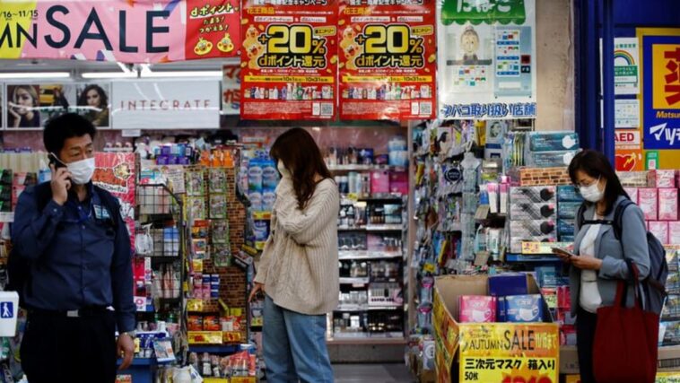 La inflación al consumidor en la capital de Japón aumenta al ritmo más rápido en 40 años