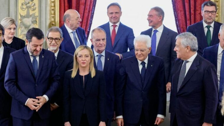 La ultraderechista Meloni jura como primera mujer primer ministro de Italia