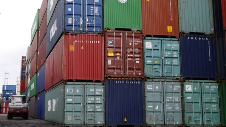 Las exportaciones de Malasia en octubre aumentaron un 15 % interanual, por debajo de las previsiones