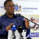 Lesufi promete dirigirse a un grupo de ancianas que exigen reparaciones del apartheid