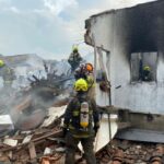 Varias casas fueron incendiadas pero no se reportaron víctimas entre los residentes locales.
