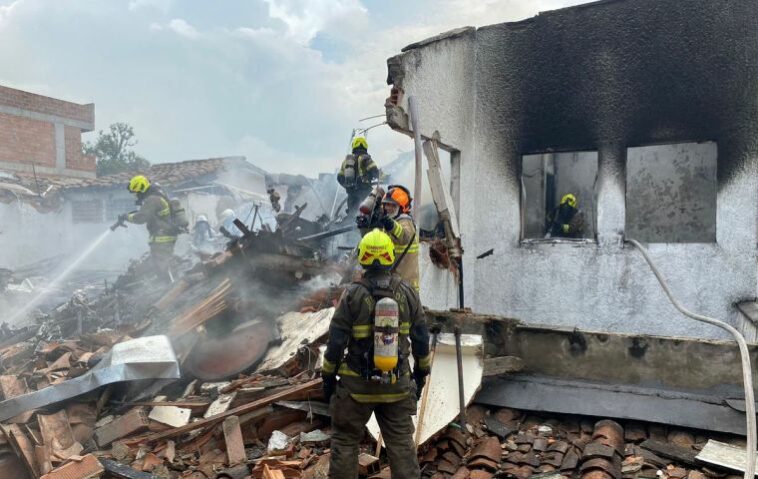 Varias casas fueron incendiadas pero no se reportaron víctimas entre los residentes locales.