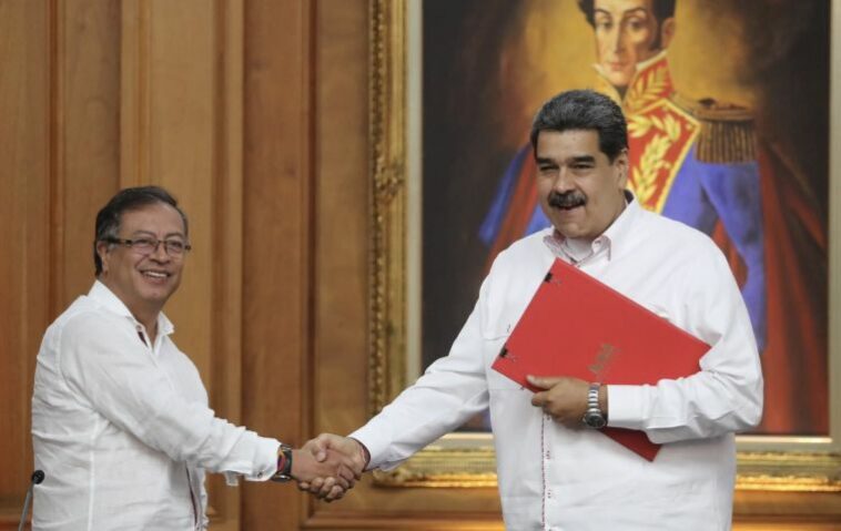 Petro y Maduro se reunieron en privado durante más de dos horas en el palacio presidencial de Miraflores