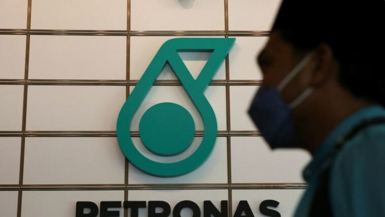 Petronas dice que está evaluando daños por incendio en una empresa conjunta de Malasia con Aramco