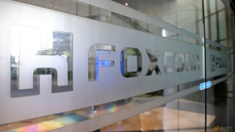 Protestas más grandes bajo control en la principal fábrica de iPhone de Foxconn en China: fuente