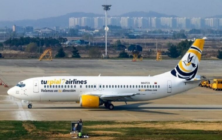 Un Boeing 737-400 de Turpial con 50 pasajeros aterrizó la noche del lunes en Bogotá