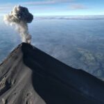 Unas 215 personas murieron en 2018 cuando el volcán de Fuego entró en erupción, pero hasta el momento no se han ordenado evacuaciones