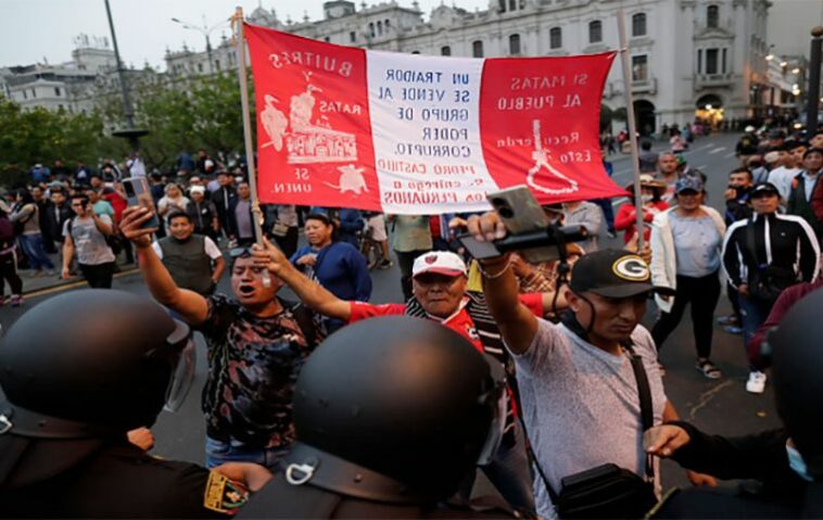 Desde entonces la Alianza del Pacífico está paralizada, particularmente por las manifestaciones callejeras leales a Castillo y la decisión de adelantar las elecciones peruanas al 2024.