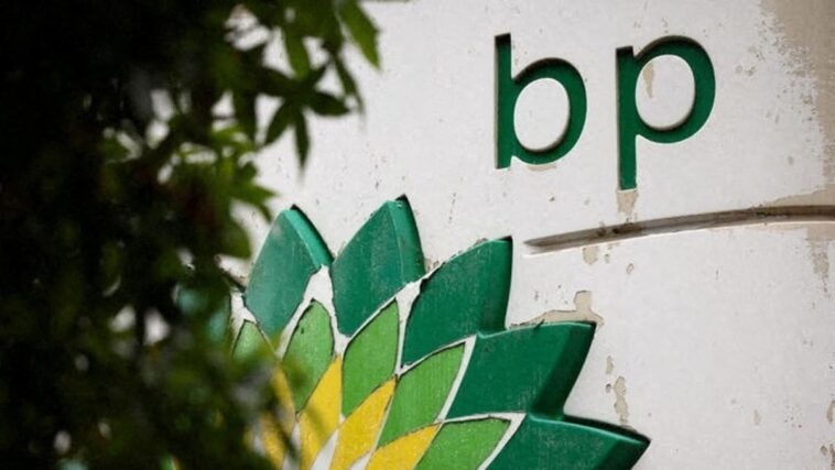 BP ampliará la red de carga de vehículos eléctricos en las tiendas M&S