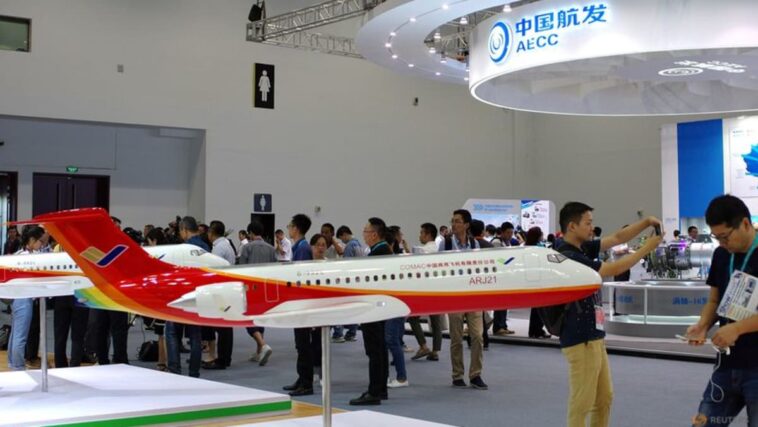 Comac de China entrega avión ARJ21 a TransNusa de Indonesia -CCTV