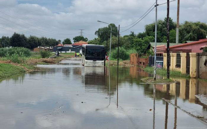 Cortes causados ​​por cortes de energía, lluvia persistente