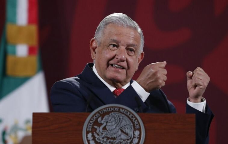 El partido Morena de AMLO busca reducir el aparato burocrático para fortalecer la vida democrática, lo que también implicaría ahorros sustanciales