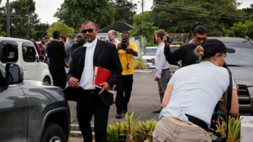 El abogado de Bankman-Fried de FTX sale de la corte en Bahamas: testigo de Reuters