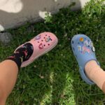 El regreso de los Crocs: por qué el calzado feo y elegante se está volviendo popular nuevamente