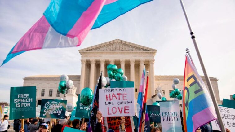 La Corte Suprema de los EE. UU. sopesa las protecciones para el diseñador que se opone al matrimonio entre personas del mismo sexo