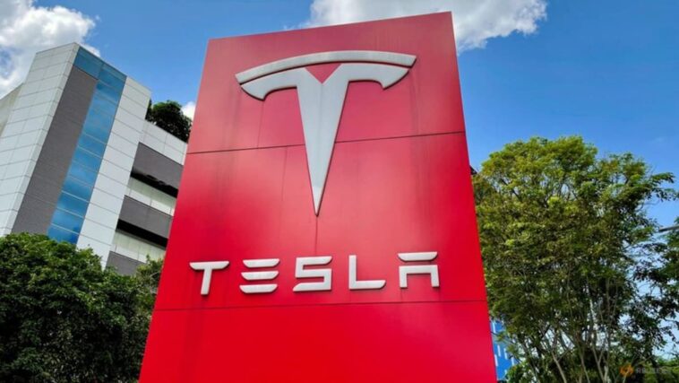 Las acciones de Tesla caen mientras los inversores critican el enfoque de Musk en Twitter