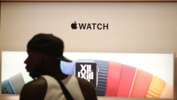 Los relojes Apple violan las patentes de AliveCor, pero la prohibición de importar está en suspenso: ITC de EE. UU.
