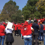 Los trabajadores del servicio público comparan la demanda de aumento salarial con la lucha contra el apartheid