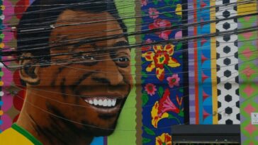 Un mural de Pelé del artista brasileño Aleksandro Reis en São Paulo