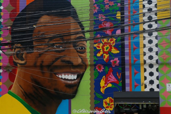 Un mural de Pelé del artista brasileño Aleksandro Reis en São Paulo